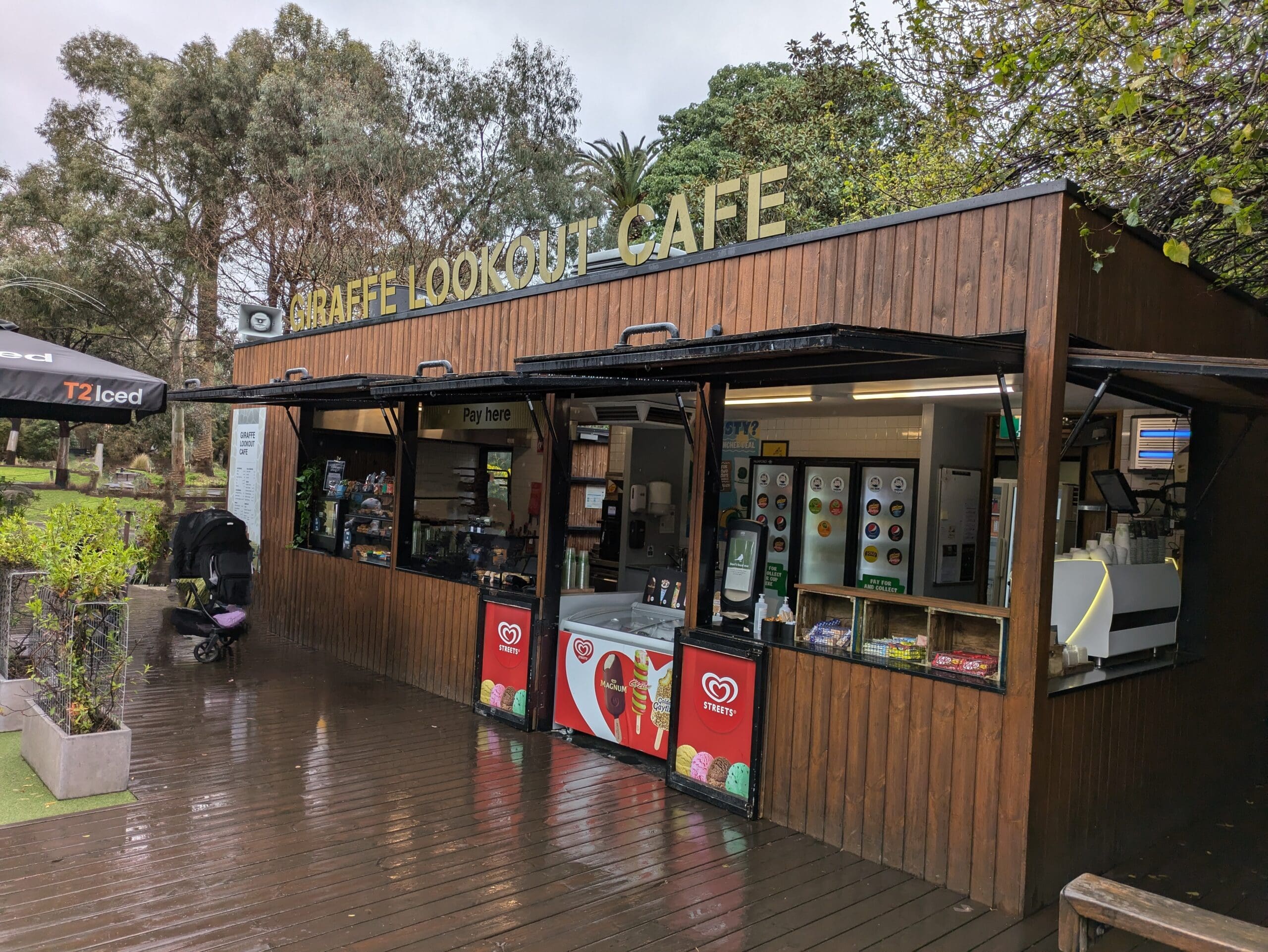 giraffe lookout cafe